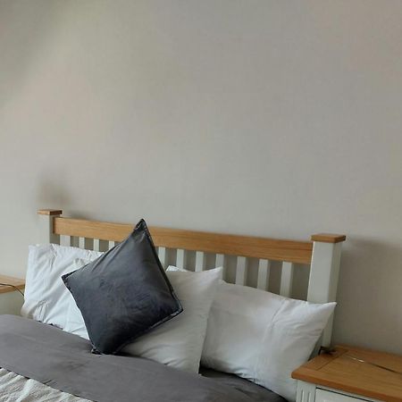 Cathedral Court Apartment Ennis Bagian luar foto