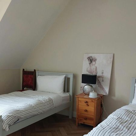 Cathedral Court Apartment Ennis Bagian luar foto