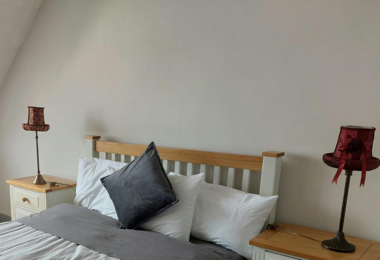 Cathedral Court Apartment Ennis Bagian luar foto