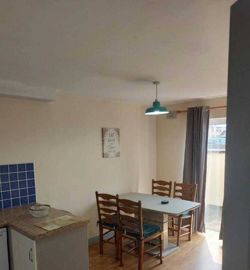 Cathedral Court Apartment Ennis Bagian luar foto