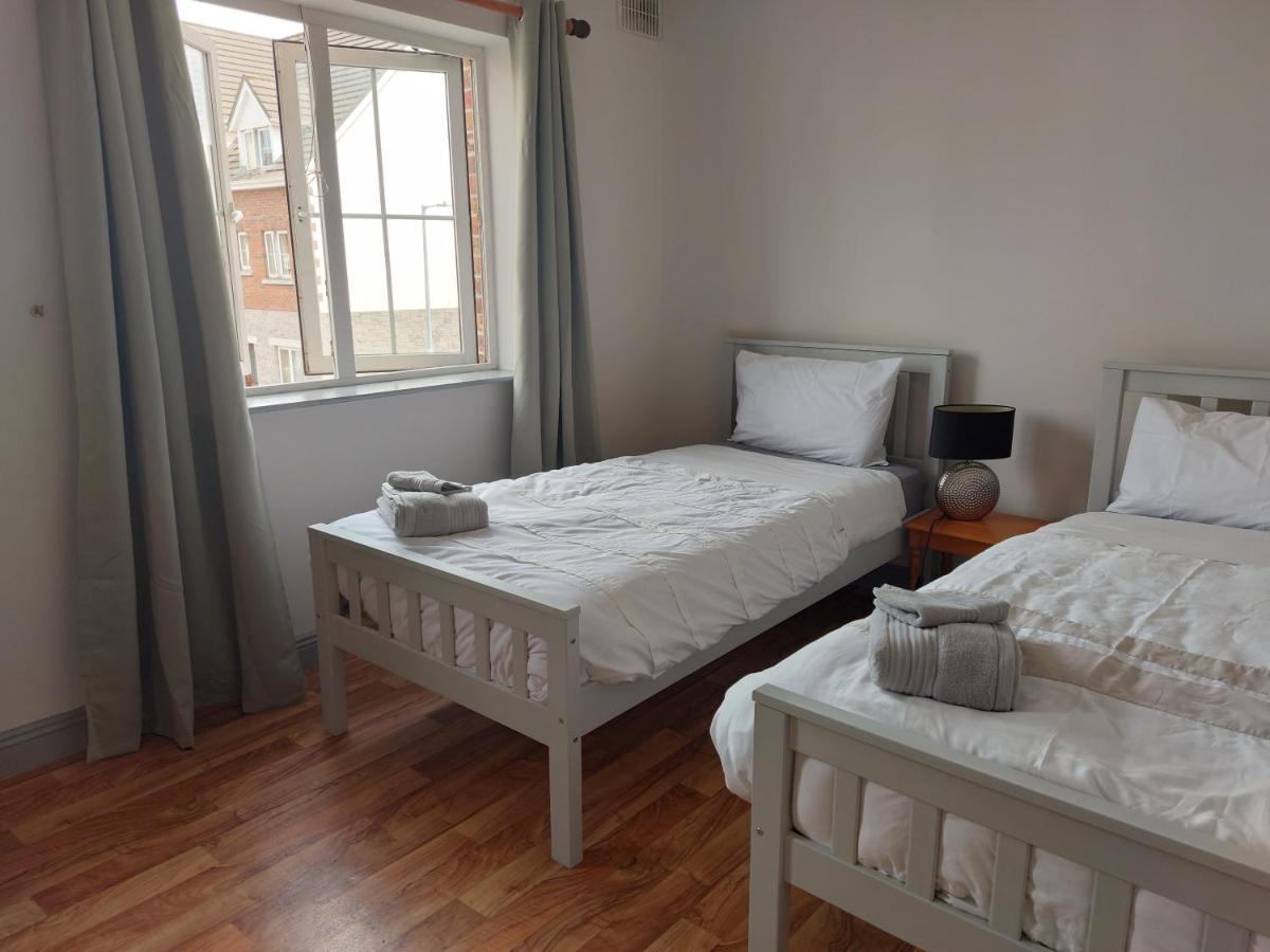Cathedral Court Apartment Ennis Bagian luar foto