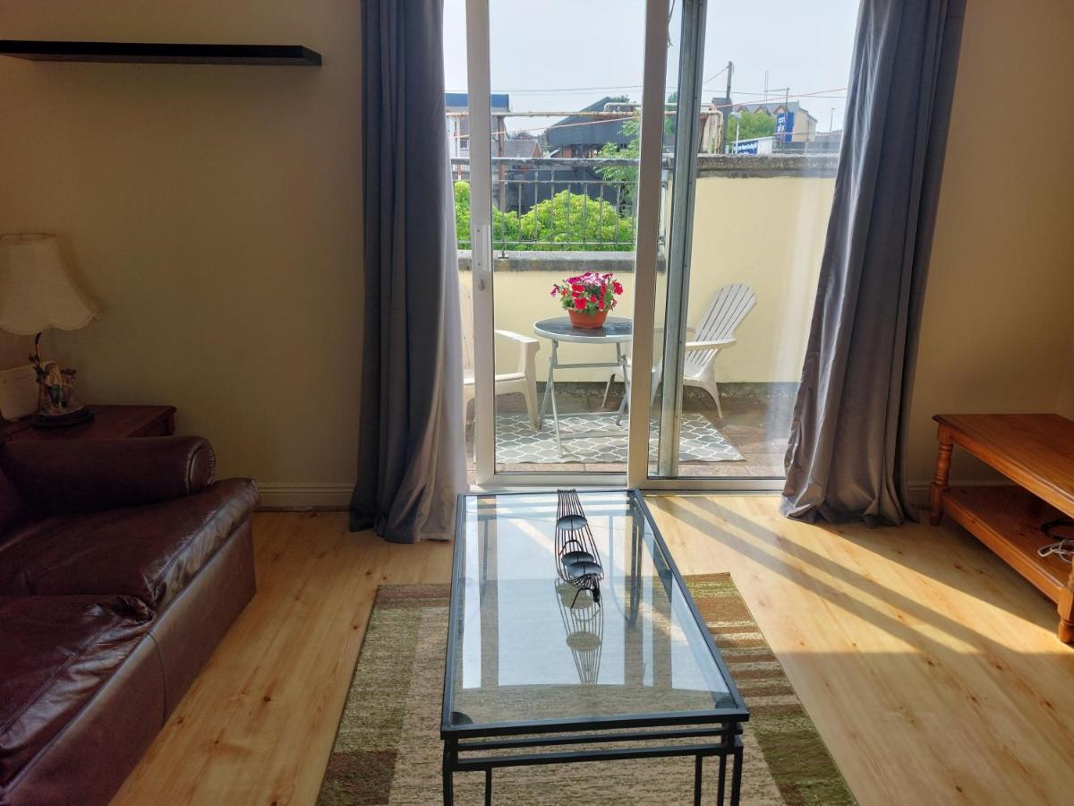 Cathedral Court Apartment Ennis Bagian luar foto