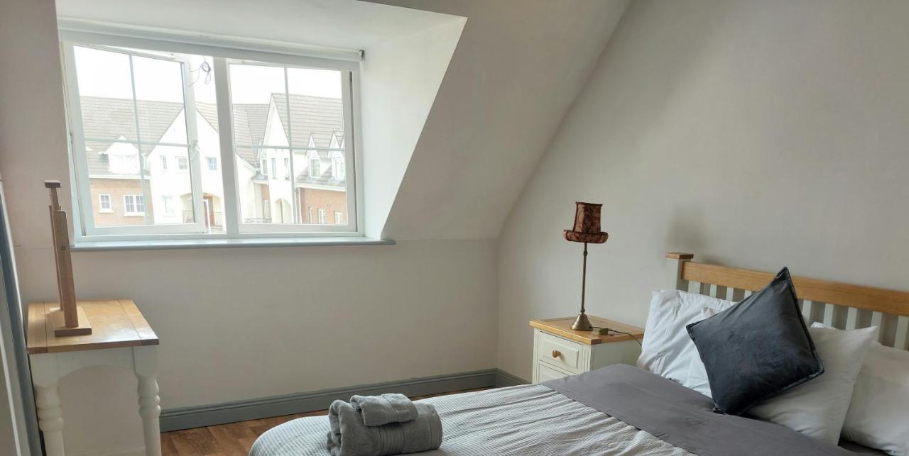 Cathedral Court Apartment Ennis Bagian luar foto