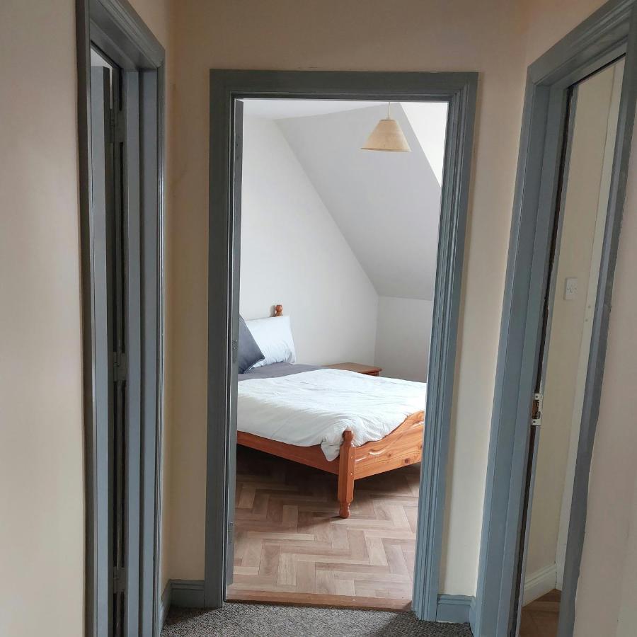 Cathedral Court Apartment Ennis Bagian luar foto
