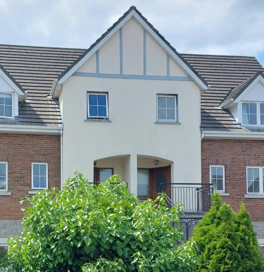Cathedral Court Apartment Ennis Bagian luar foto