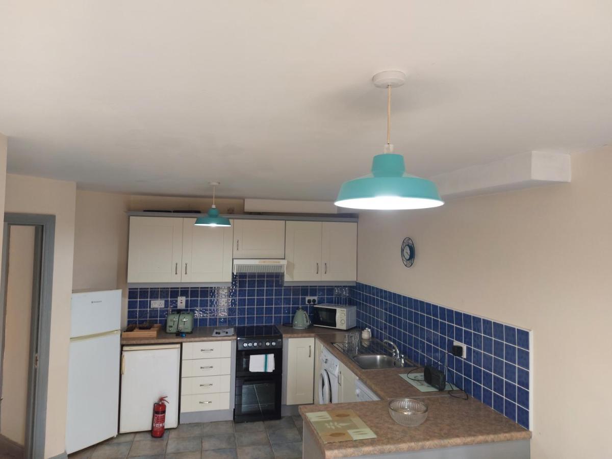 Cathedral Court Apartment Ennis Bagian luar foto