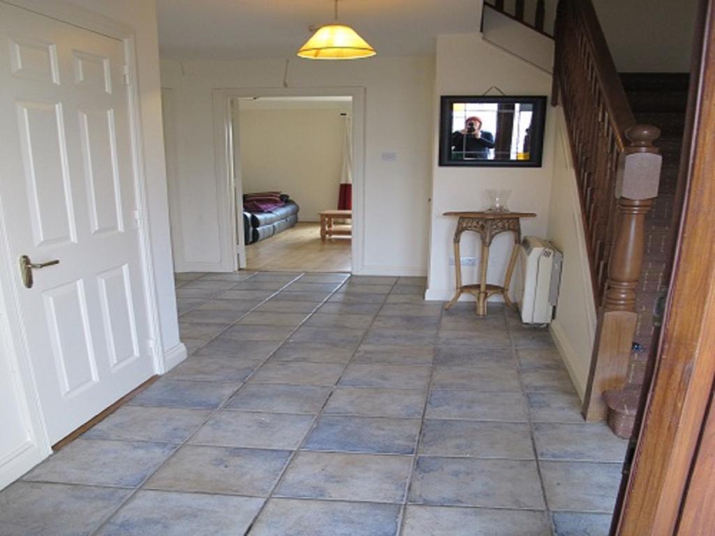 Cathedral Court Apartment Ennis Bagian luar foto